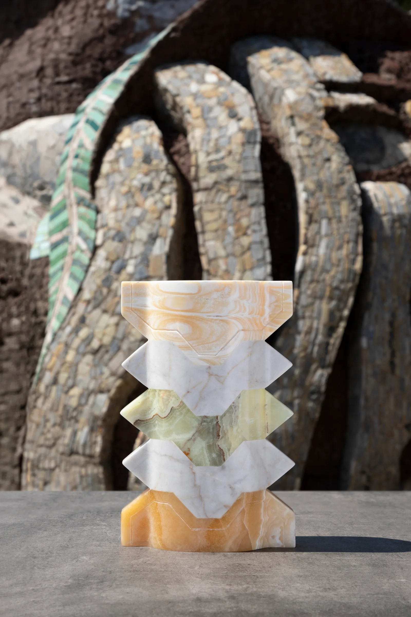 Místico III.I vase in pineapple onyx, venetian marble, talan green onyx — view of the work