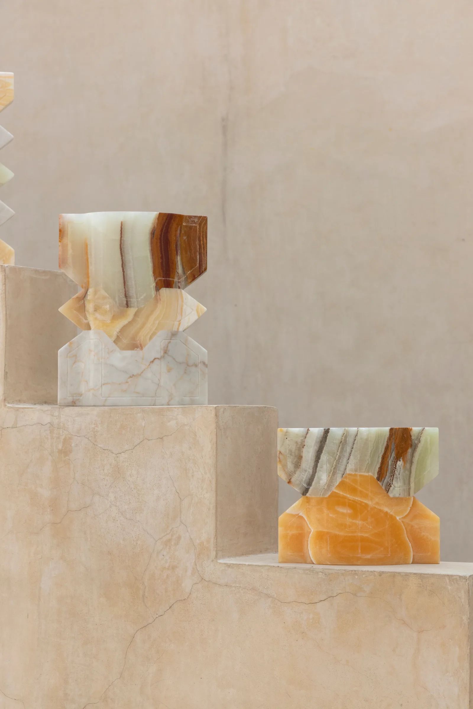Místico I.I vase in talan green onyx, pineapple onyx — studio view