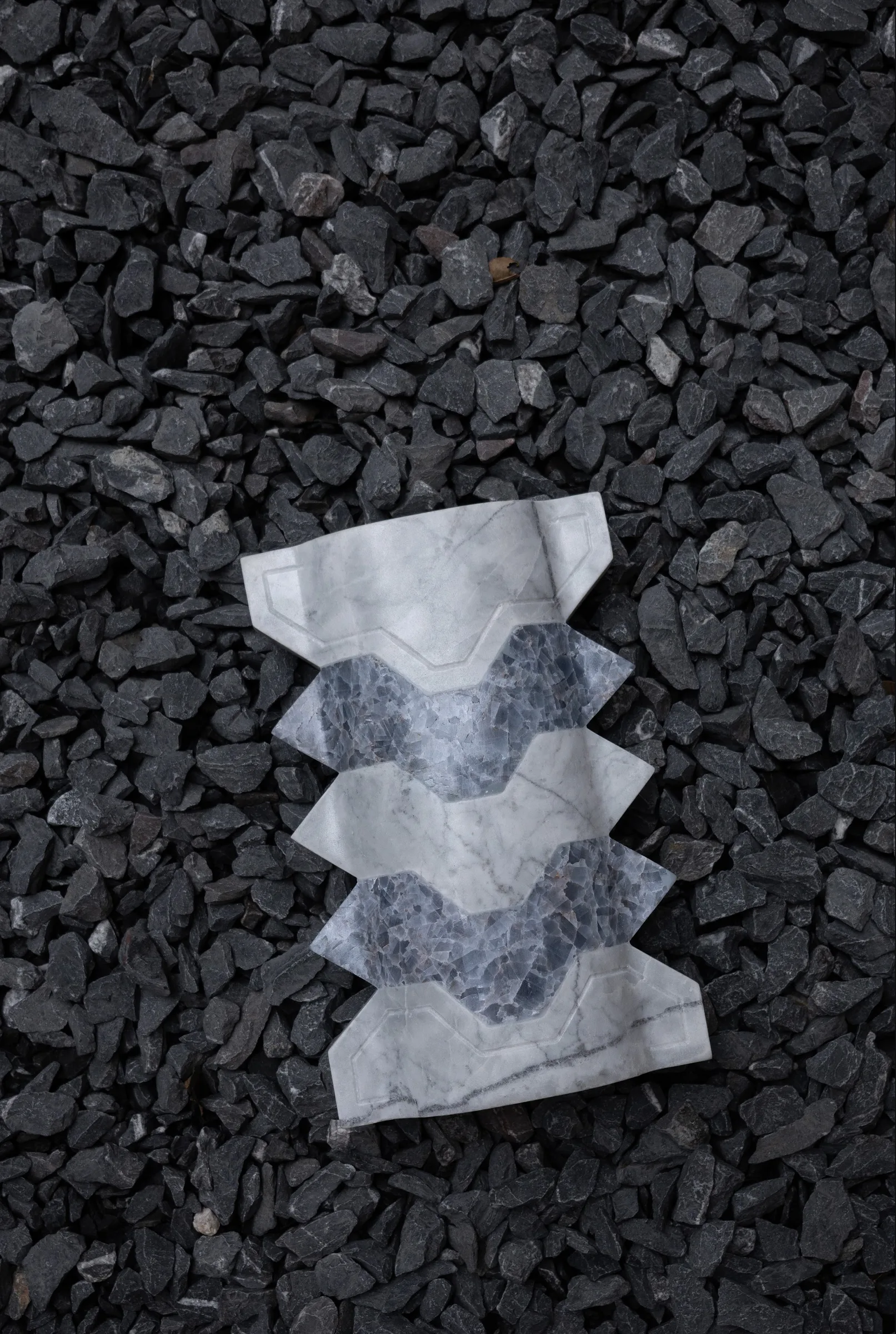 Místico III.III vase in venetian marble, blue calcite — view of the work