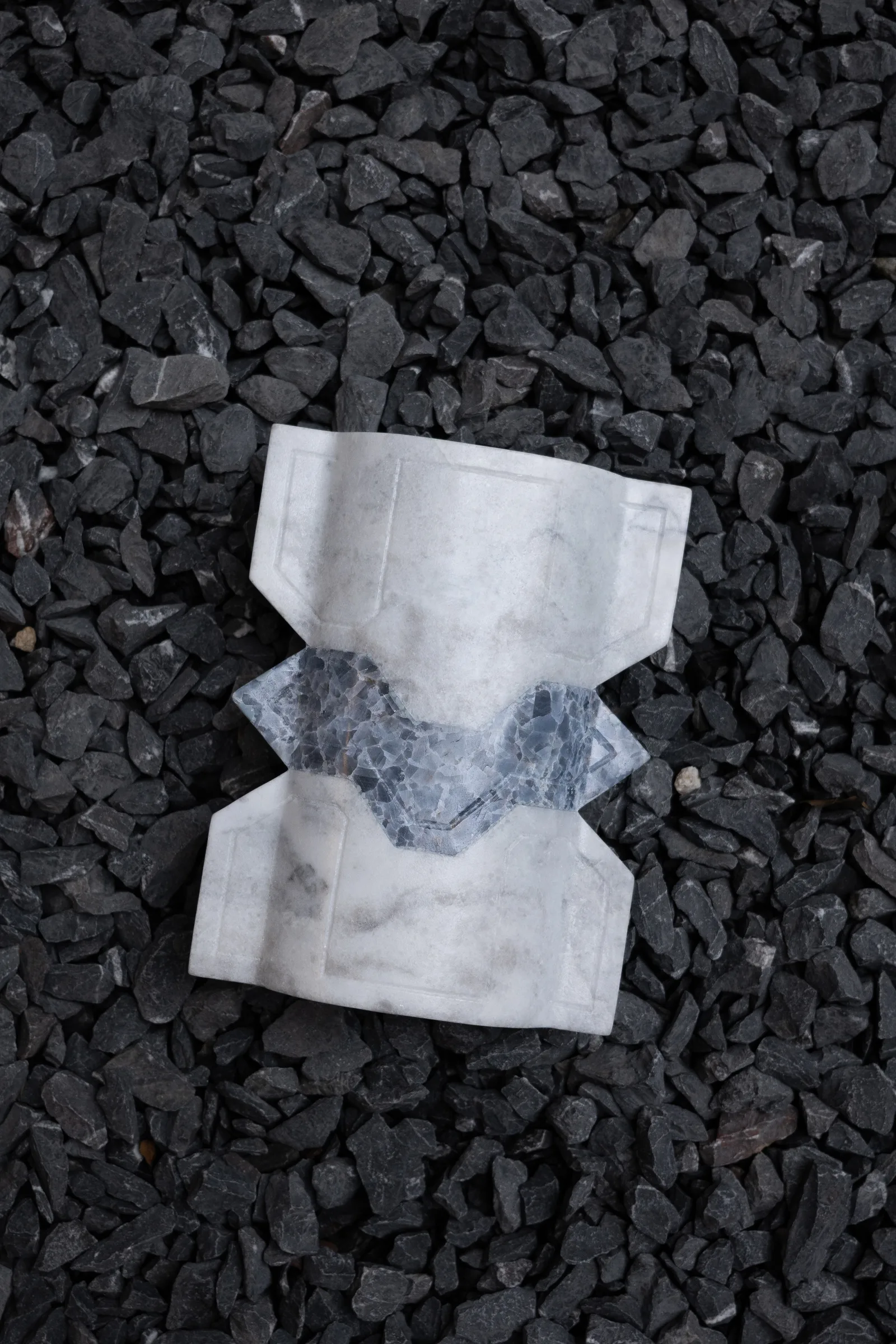 Místico II.III vase in venetian marble, blue calcite — view of the work