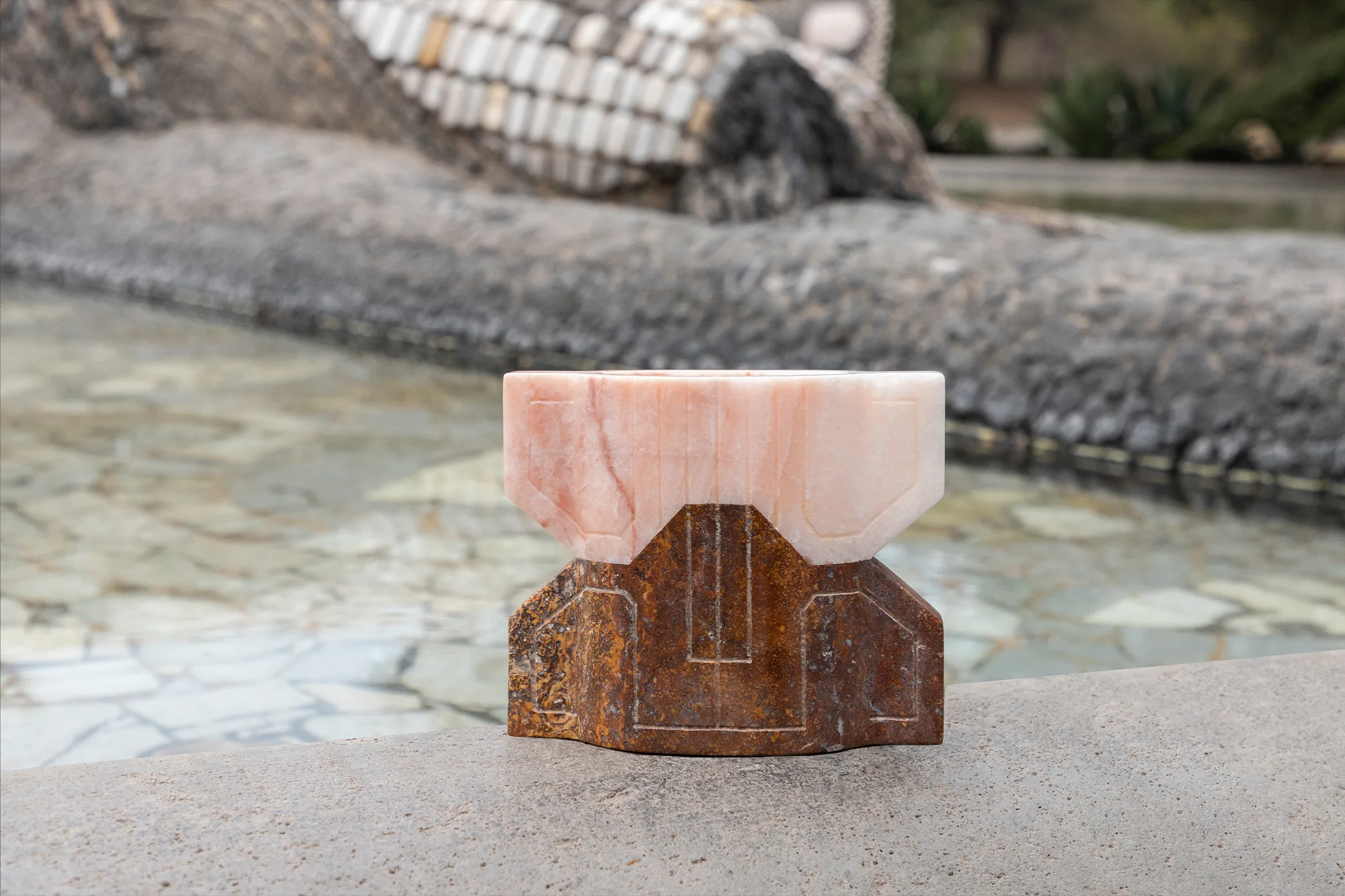 Místico I.II vase in red travertine, pink onyx — view of the work