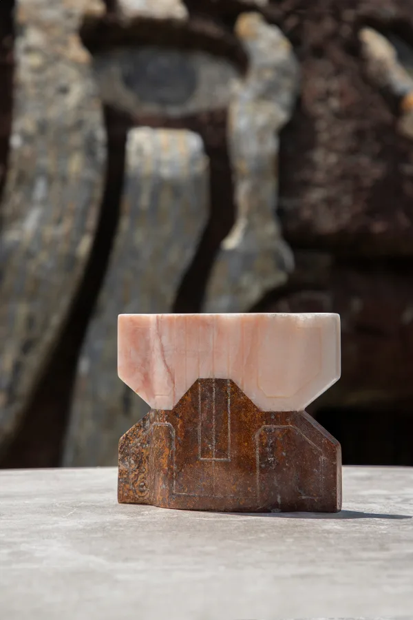 Místico I.II vase in red travertine, pink onyx — view of the work