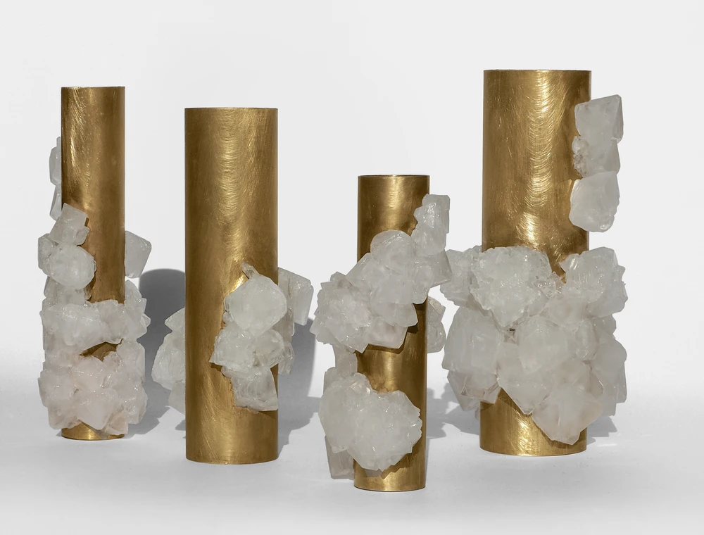 Cristaux colonisant des tubes de déchets miniers