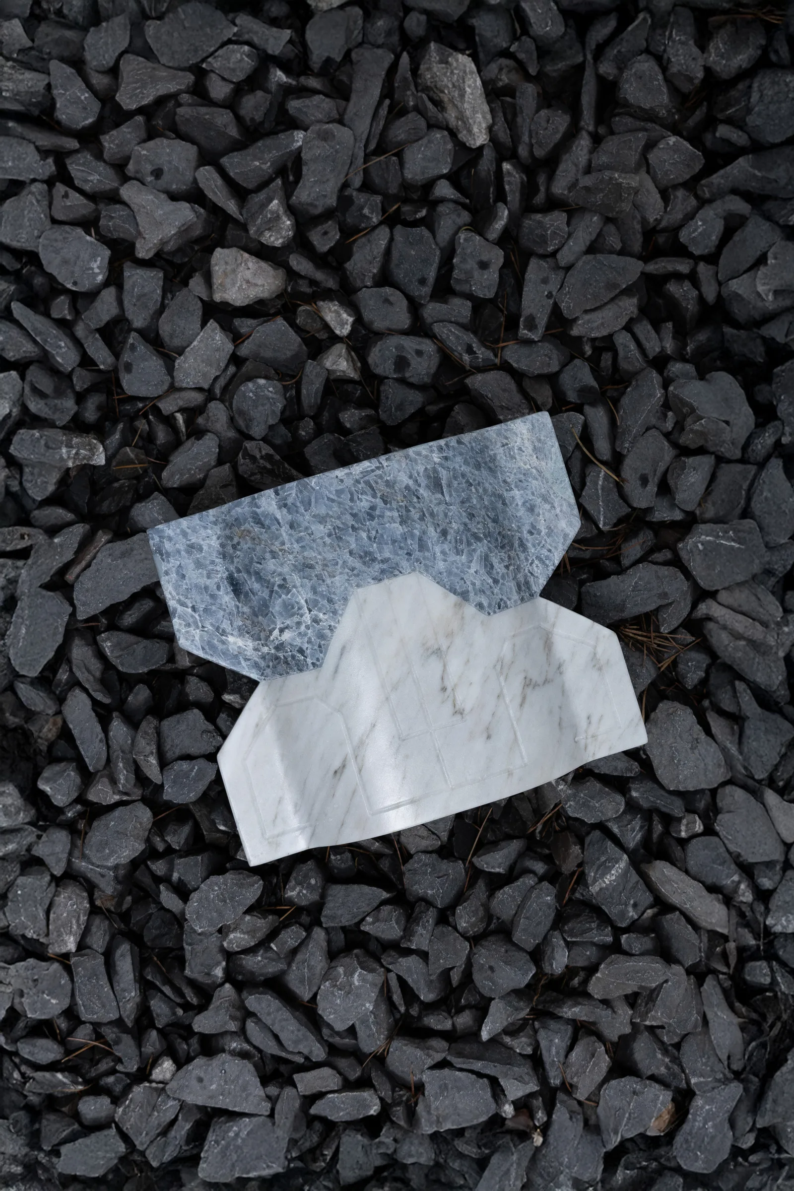 Místico I.III vase in blue calcite, venetian marble — view of the work