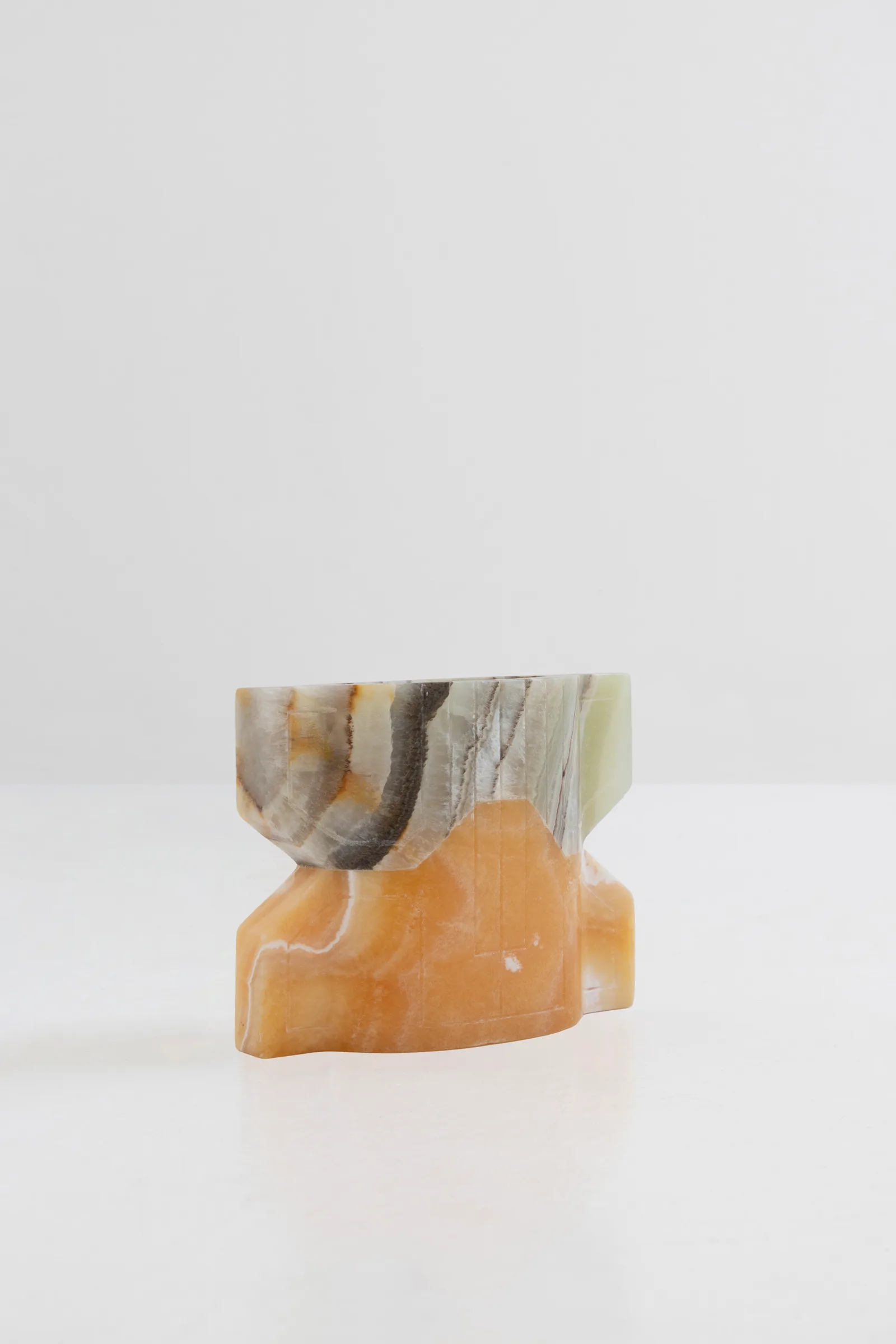 Místico I.I vase in talan green onyx, pineapple onyx — view of the work