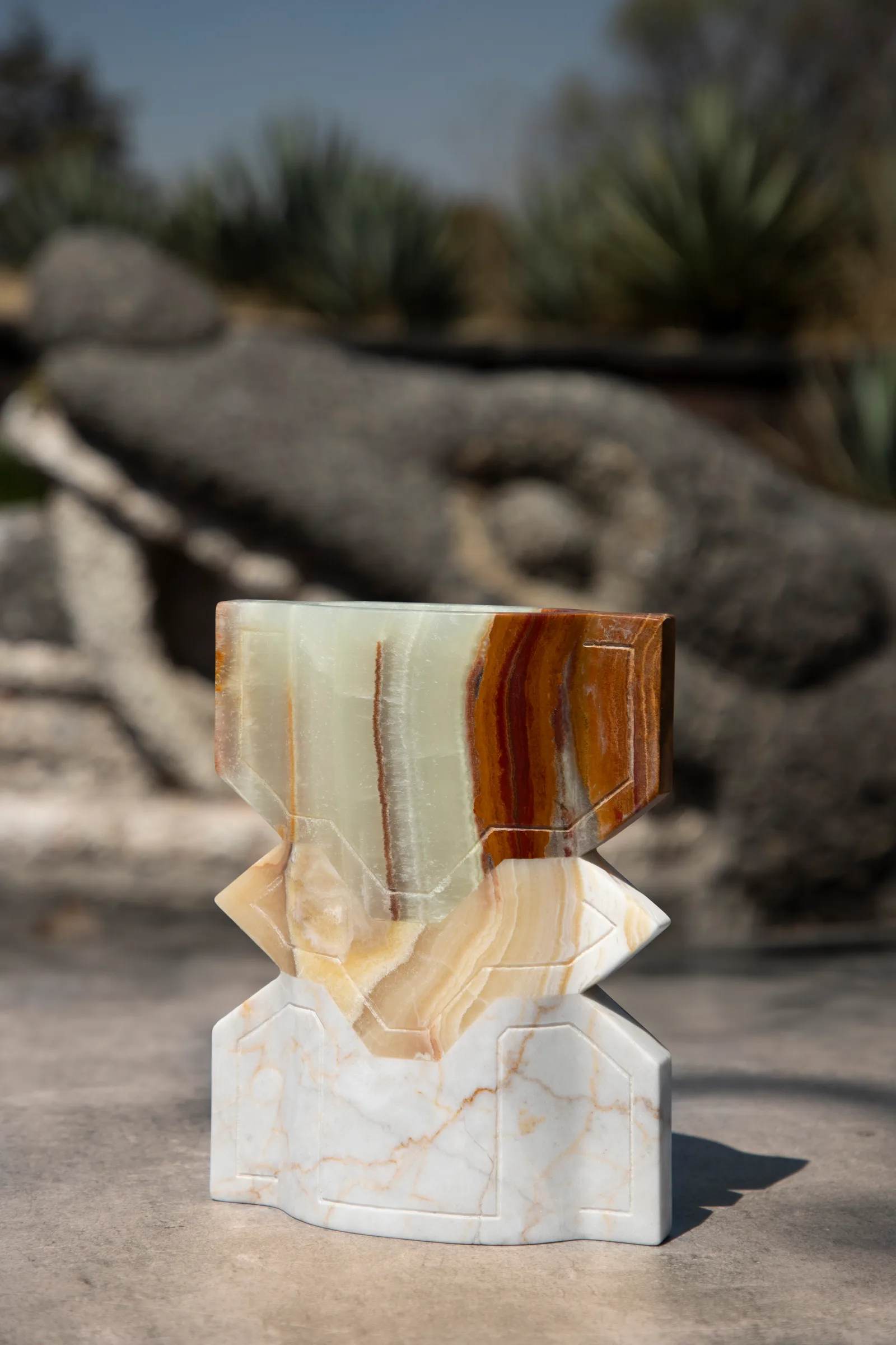 Místico II.I vase in talan green onyx, venetian marble, pineapple onyx — view of the work